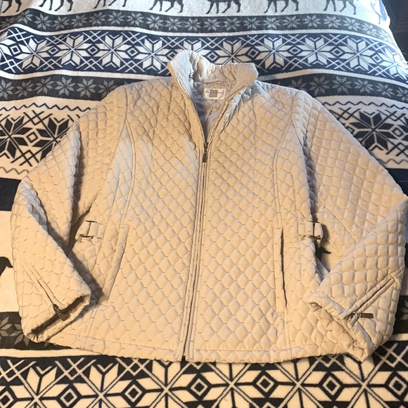 Gallery Beige Light Quilted Jacket Sz. Medium EC - Picture 1 of 11